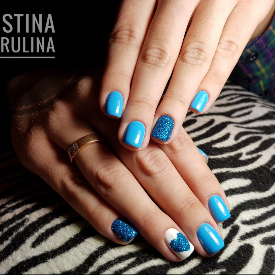 Маникюр оригинальный голубой