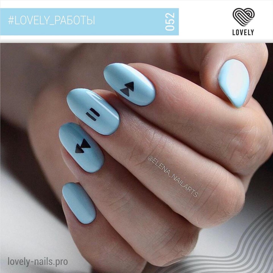 Голубой и розовый маникюр с сердечками