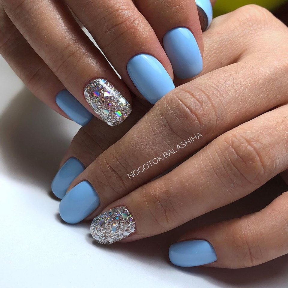 Синие ногти с сердечком