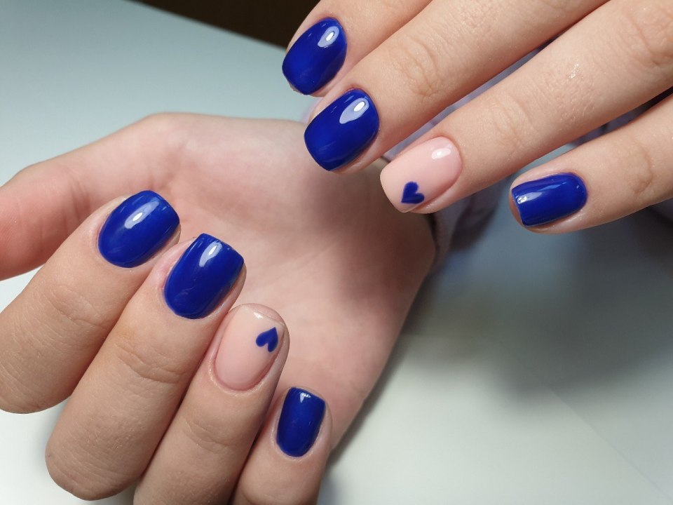 Голубые ногти