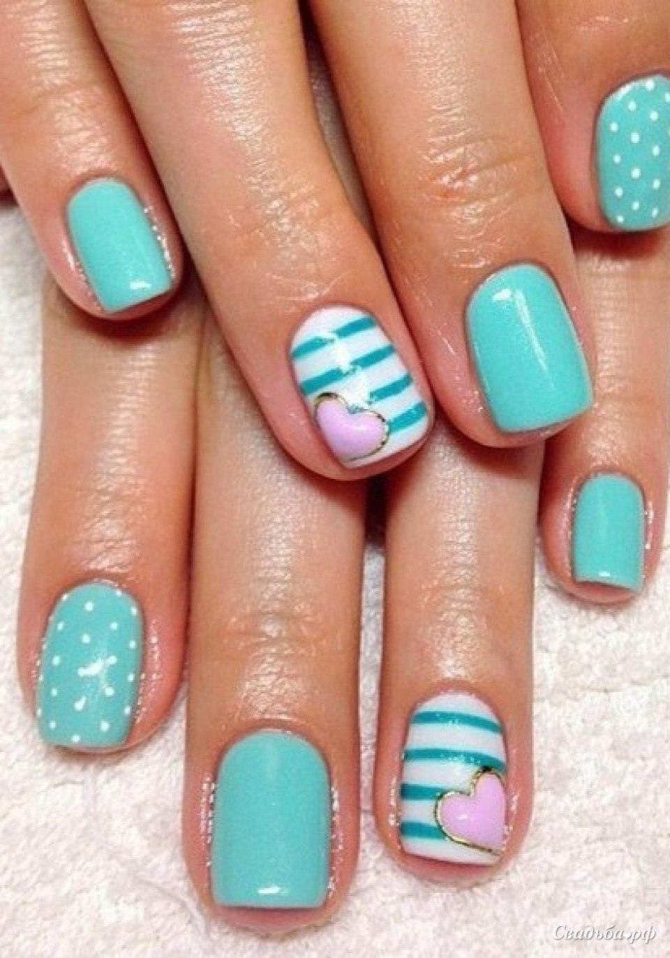 Голубой матовый маникюр