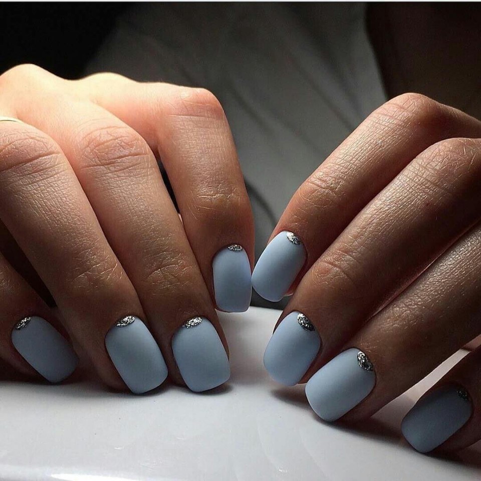 Маникюр в пастельных тонах