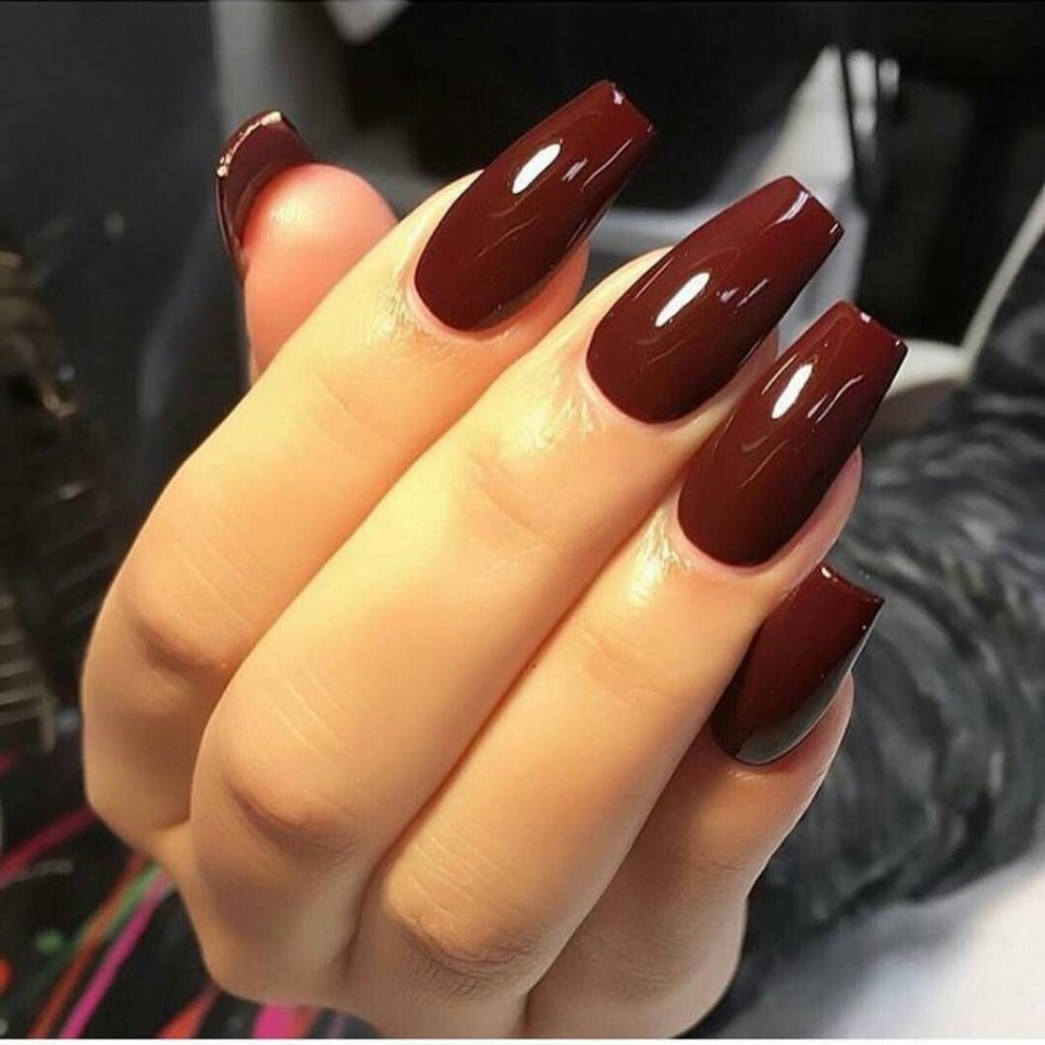 Длинные квадратные ногти однотонные