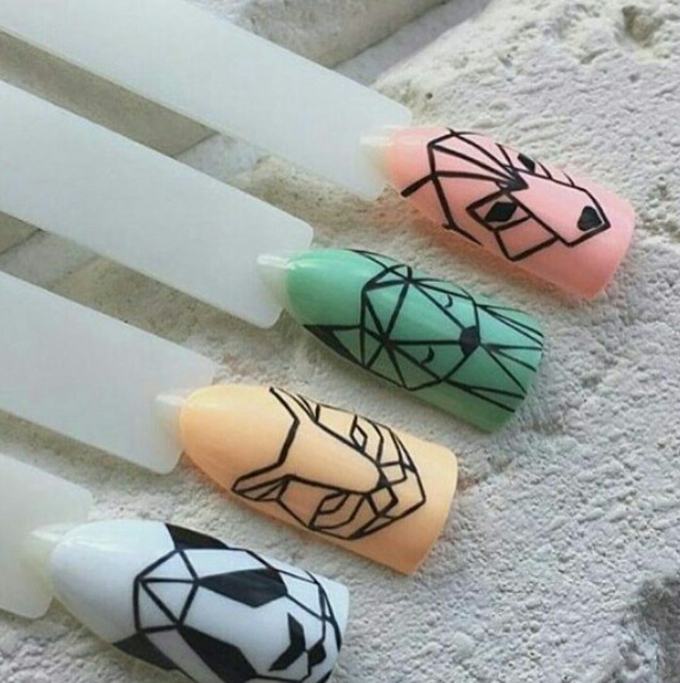 Ногти с геометрическими животными