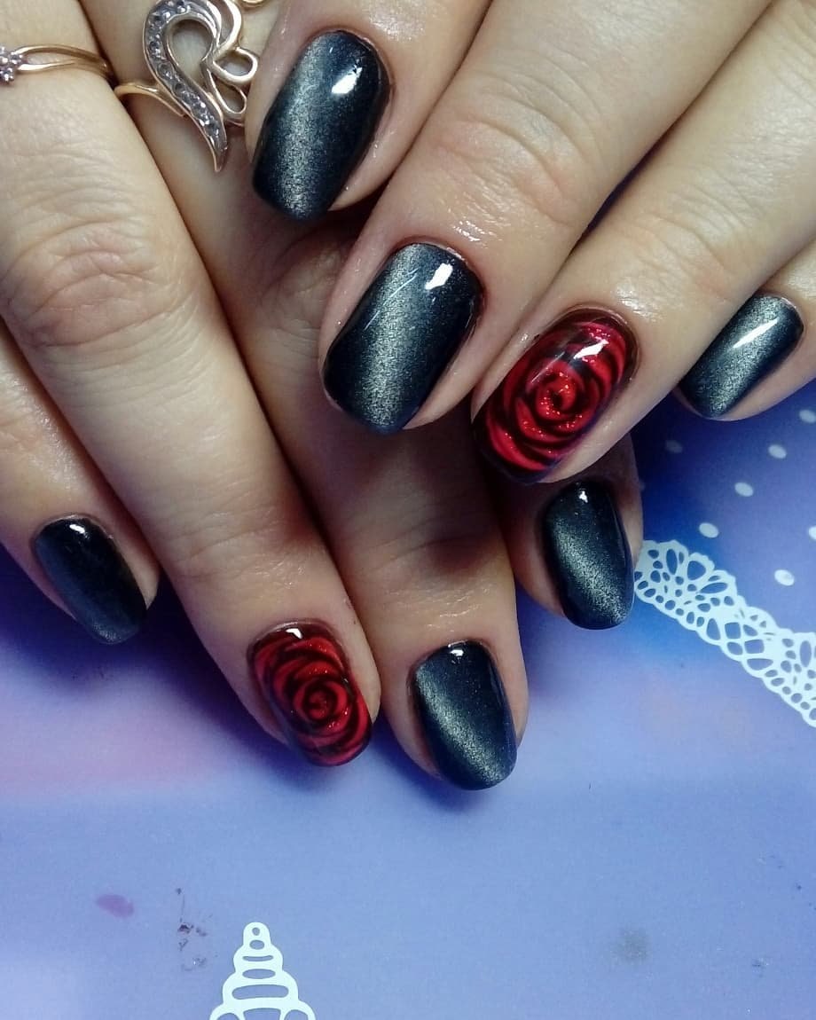 Маникюр 2021 кошачий глаз красный