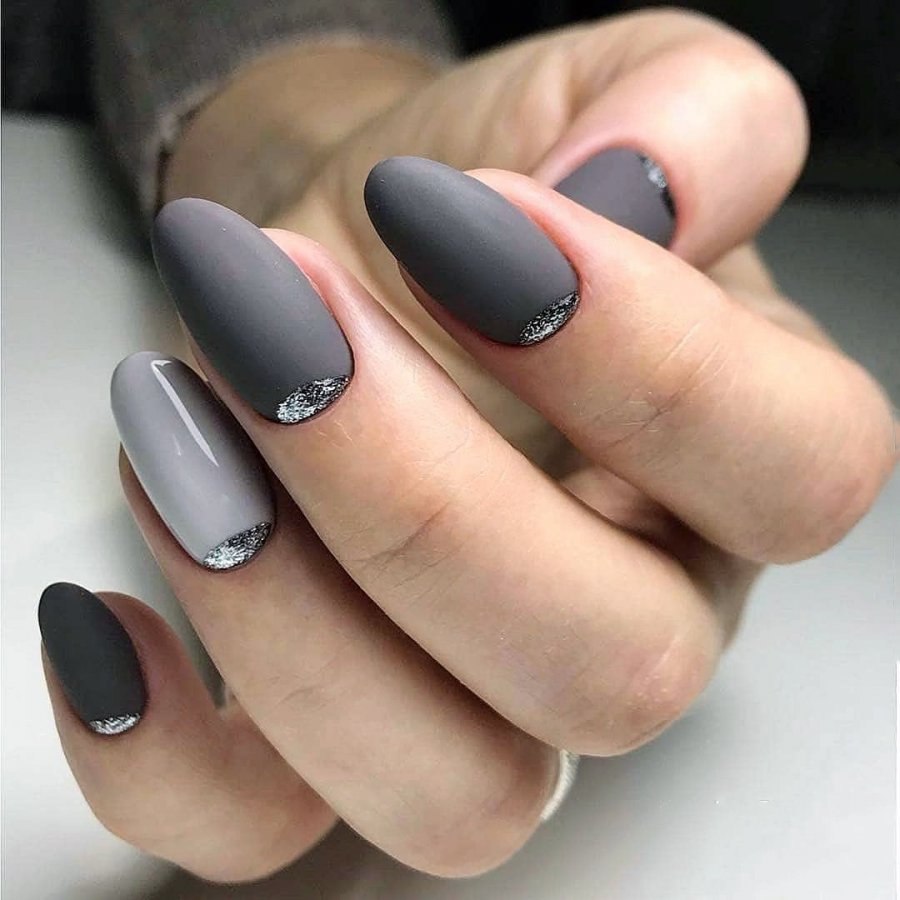 Серый матовый маникюр
