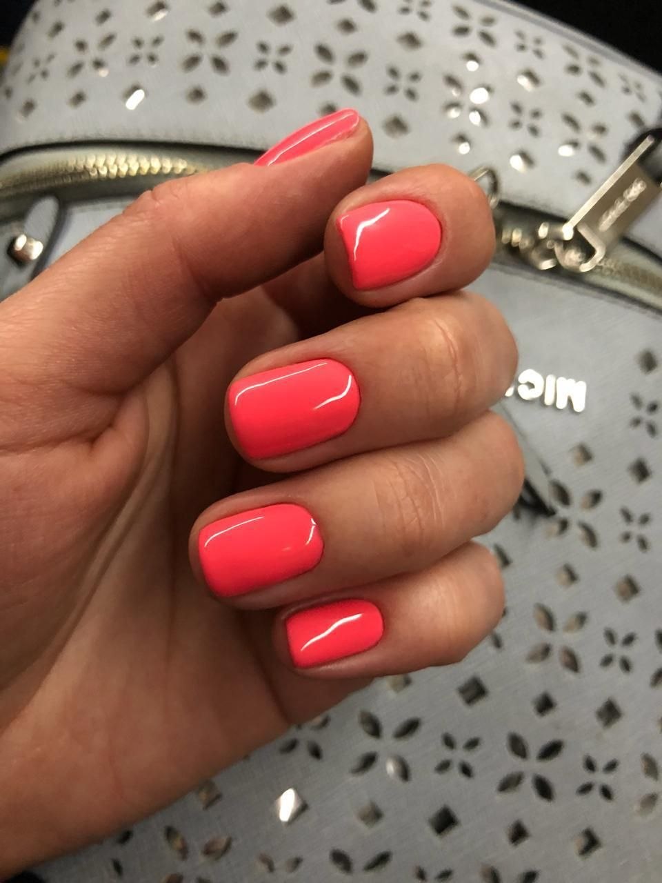 Коралловый гель лак