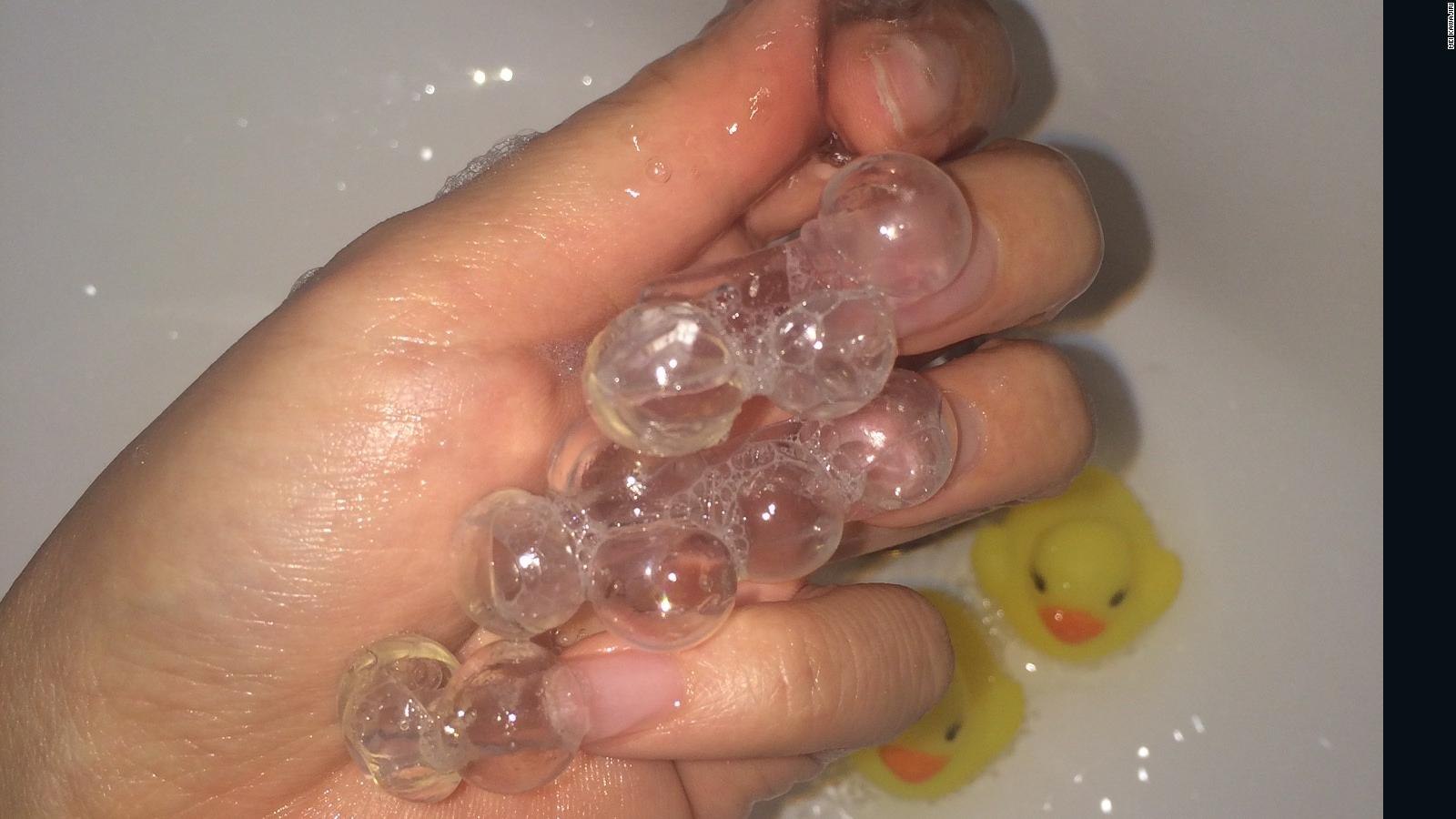 Маникюр под ногтями мыльные пузыри