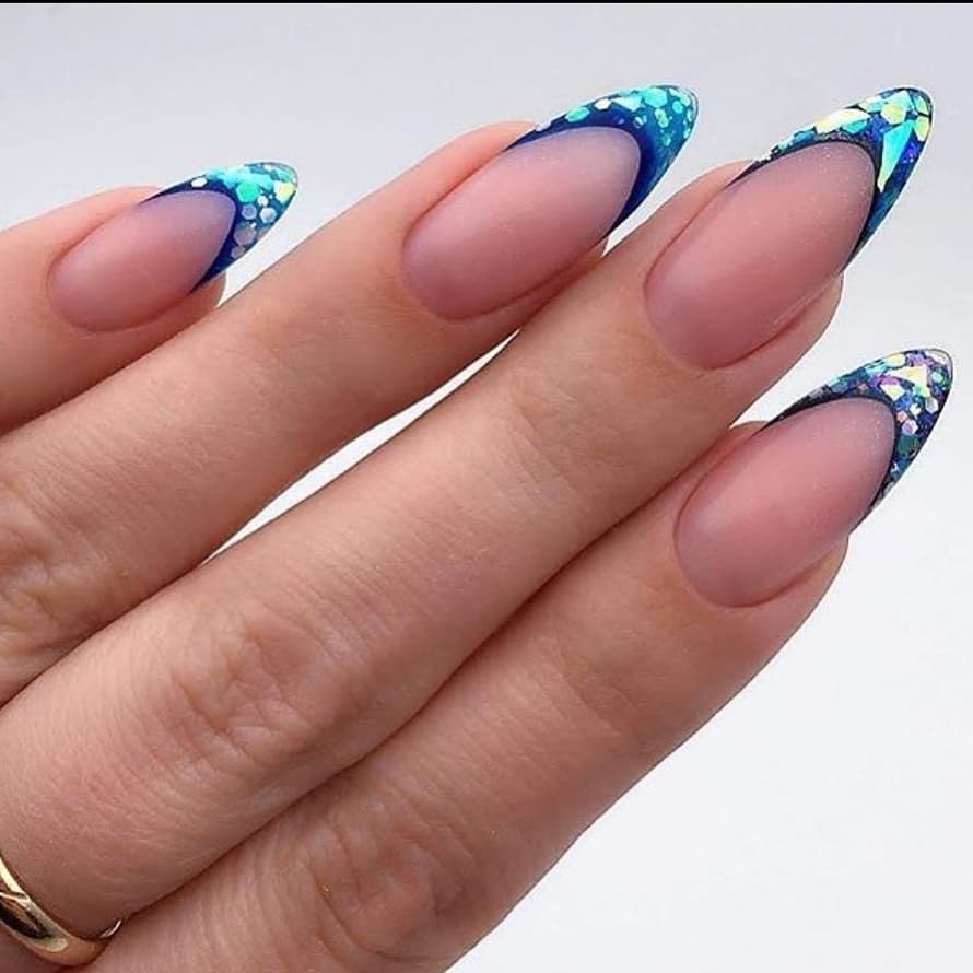 Модный френч на ногтях