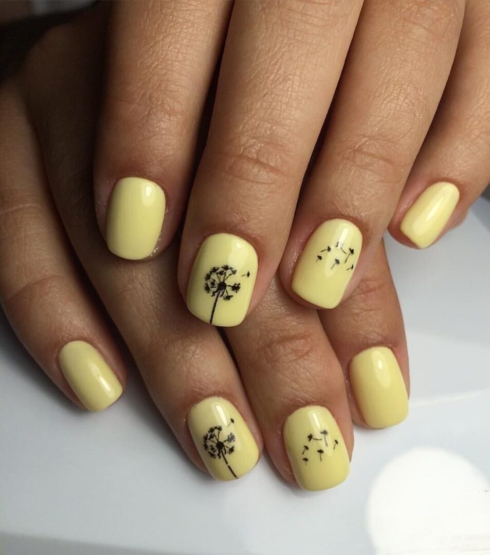 Светло желтый маникюр