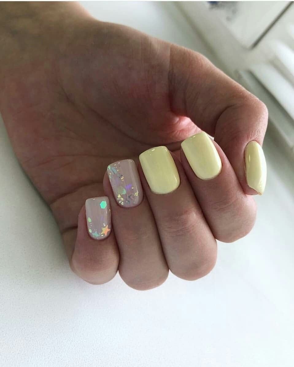 Пастельно желтый маникюр