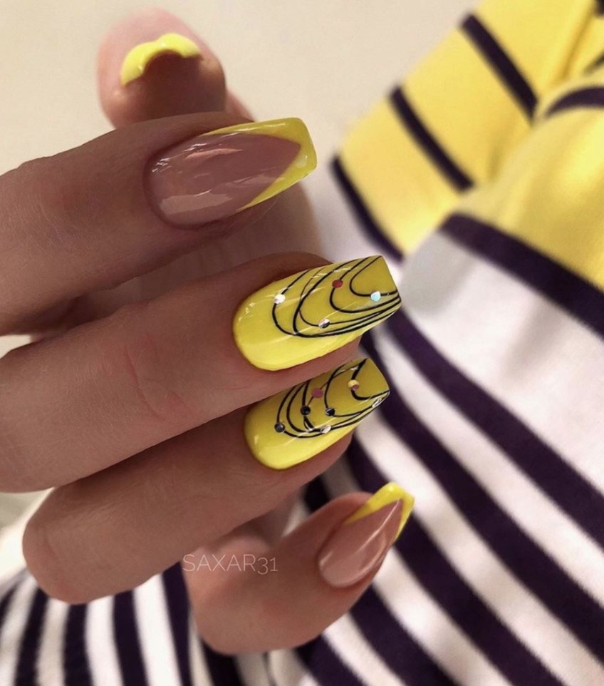 Летний маникюр желтый с черным