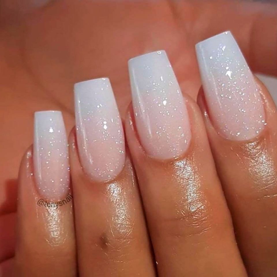 Красный френч на короткие ногти квадратной формы