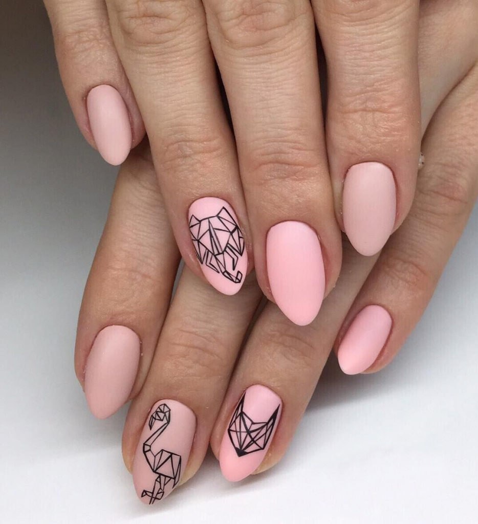 Нежный маникюр геометрия