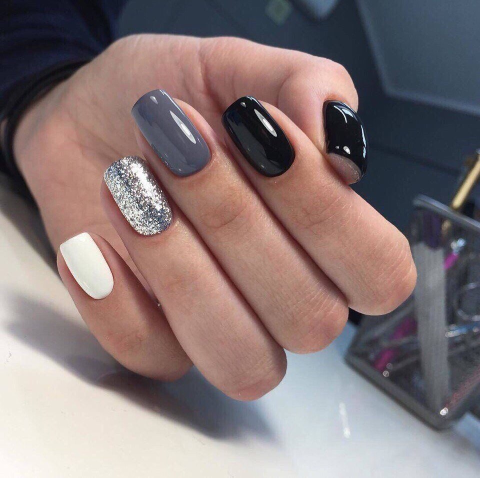 Темно серый маникюр