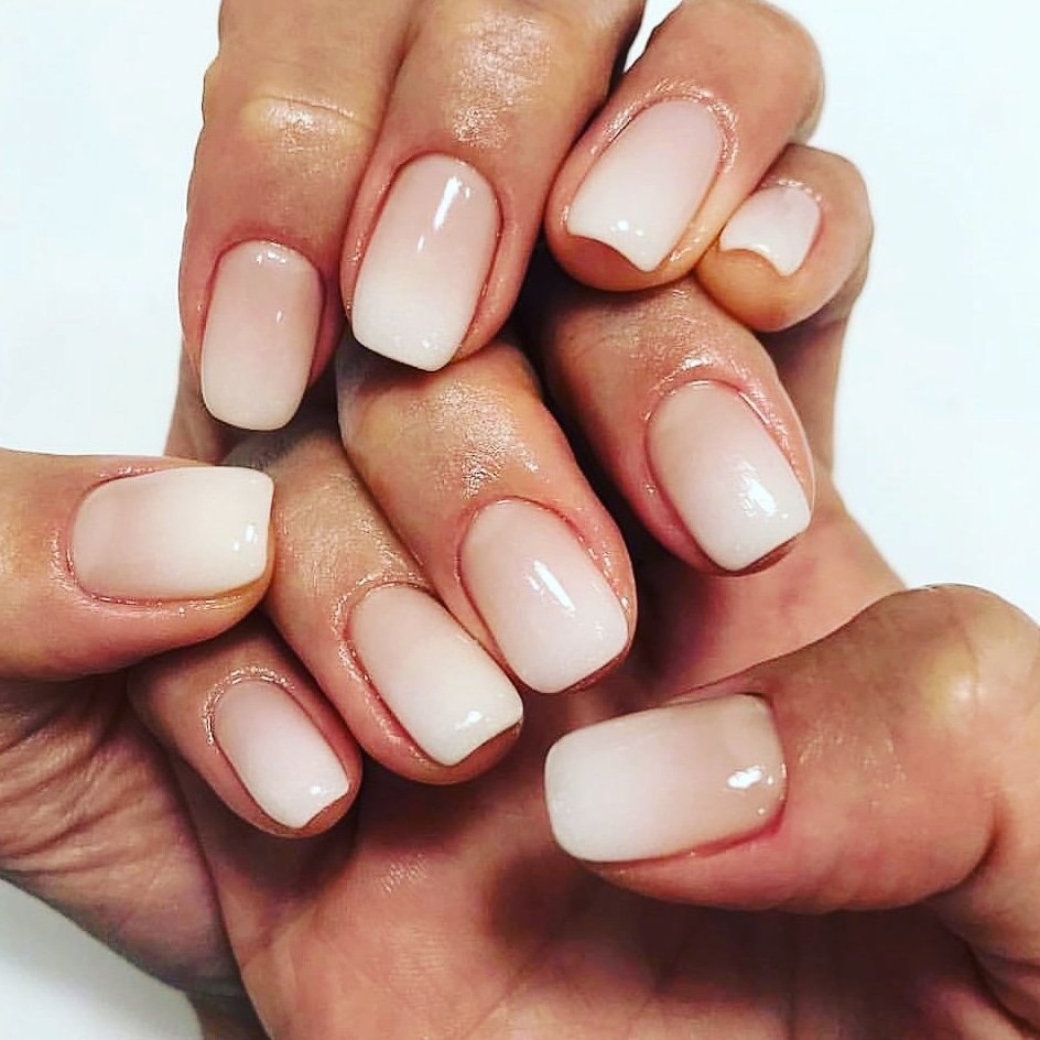 Маникюр градиент нюдовый