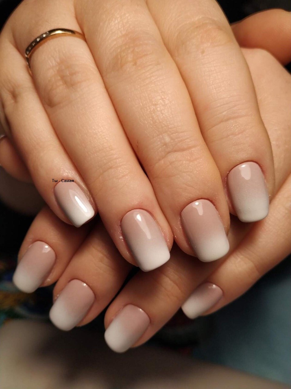 Французский маникюр бежевый