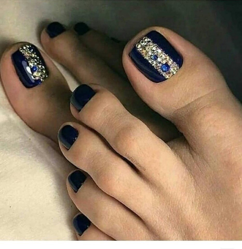 Педикюр с камушками