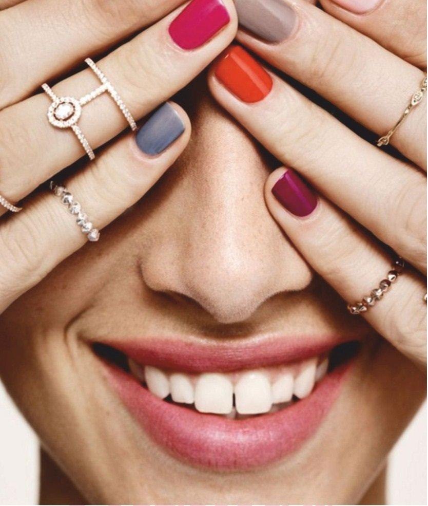 Маникюр разными цветами