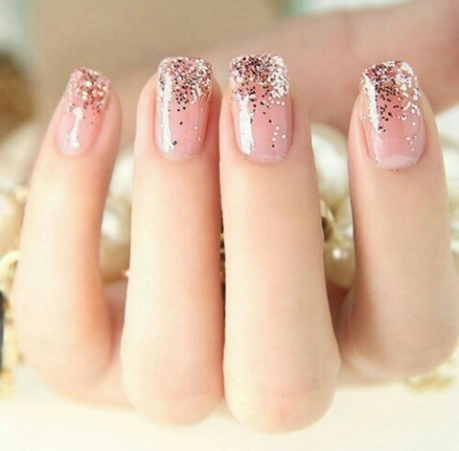 Нежный прозрачный маникюр на короткие ногти (73 фото)