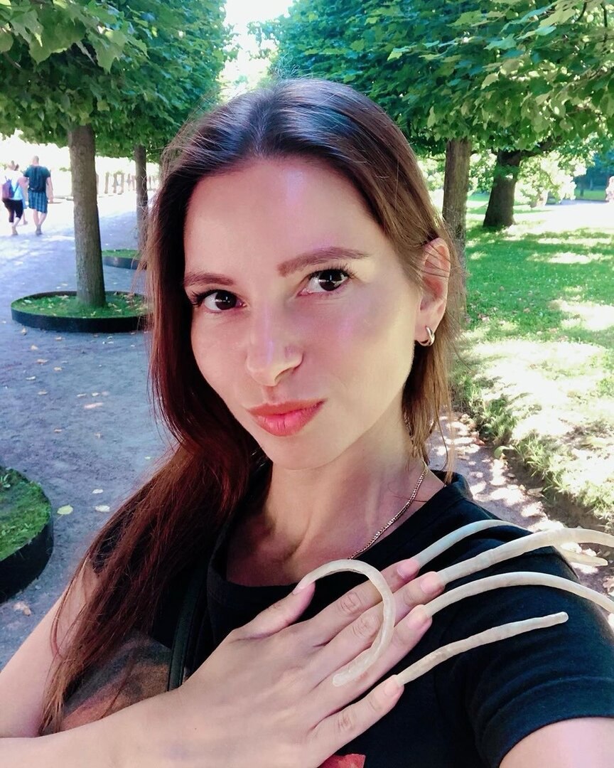 Елена Шиленкова длинные ногти