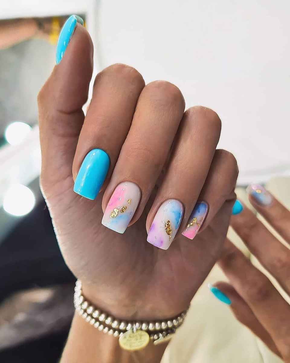 Яркий летний маникюр