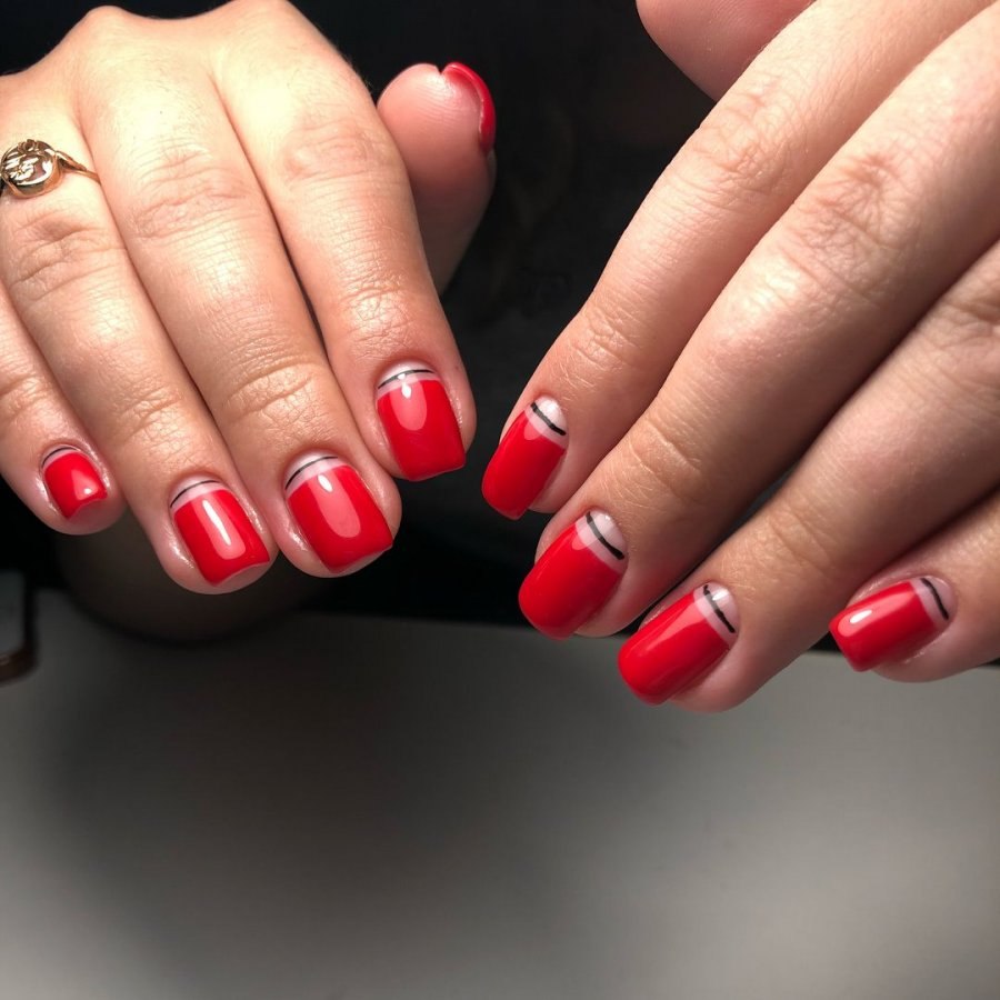 Маникюр с лунками на короткие ногти