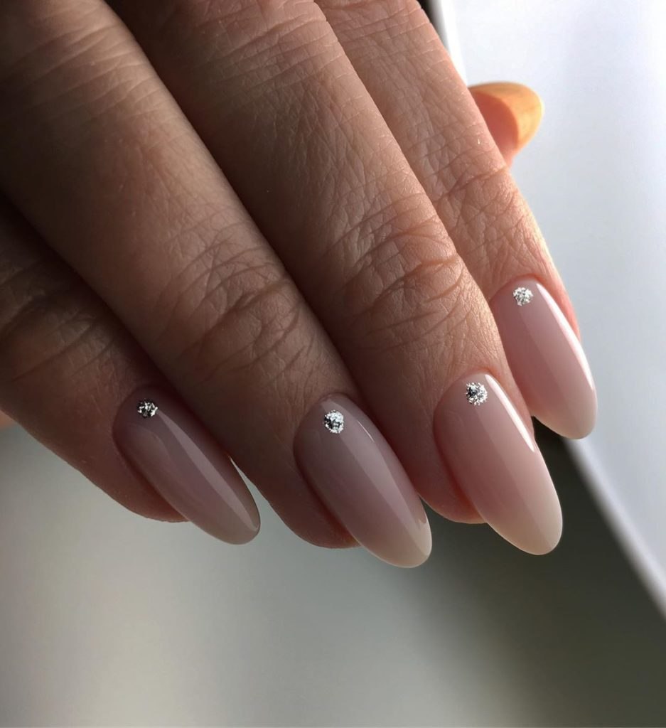 Однотонное покрытие ногтей