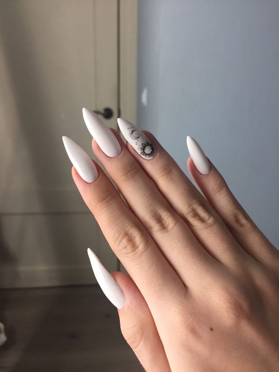 Длинные заостренные ногти