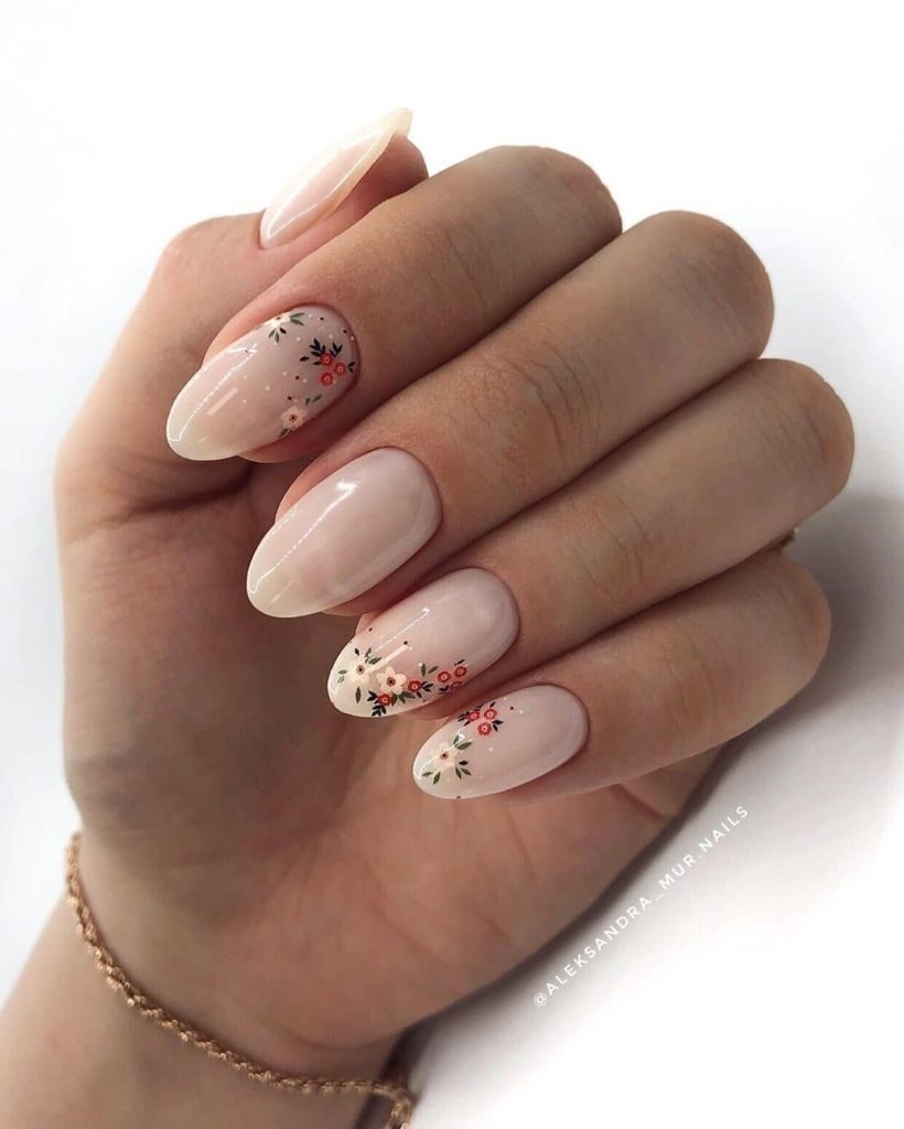 Белый молочный маникюр