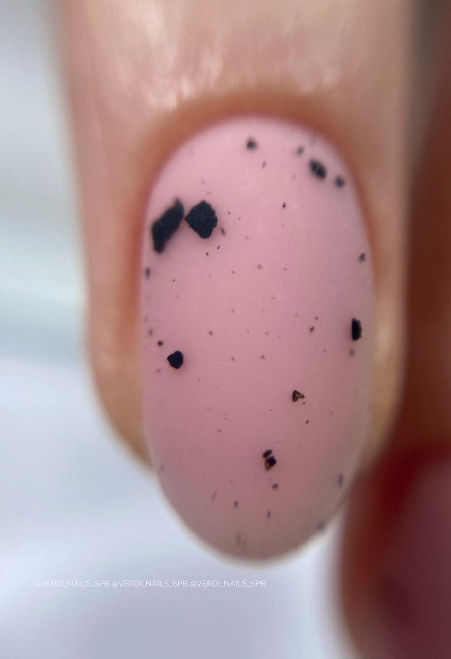 Нюдовый маникюр перепелиное яйцо