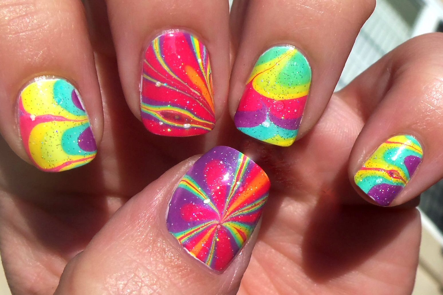 Дизайн ногтей яркие цвета летние с рисунком