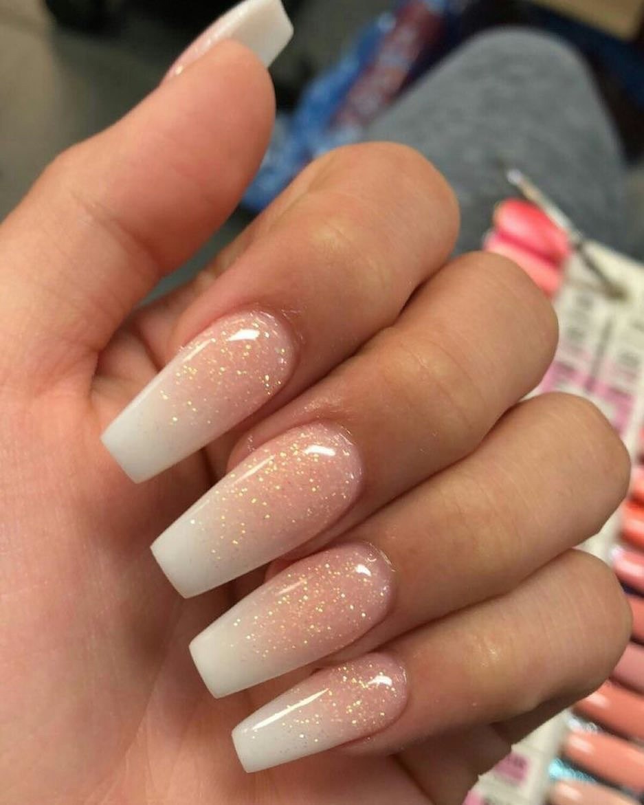 Белый прозрачный маникюр