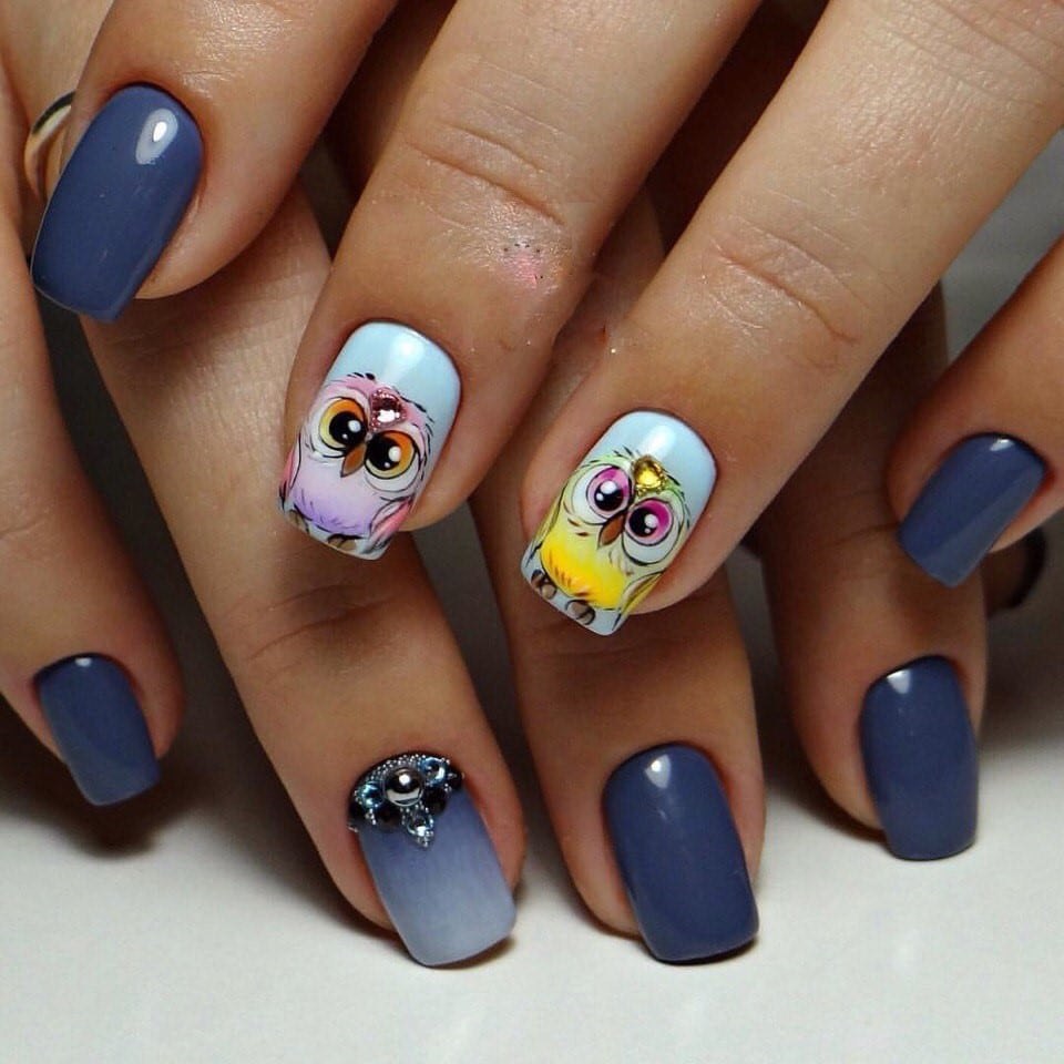 Прозрачный маникюр с бабочками