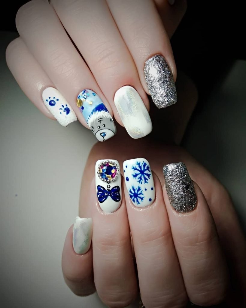 Яркий праздничный маникюр