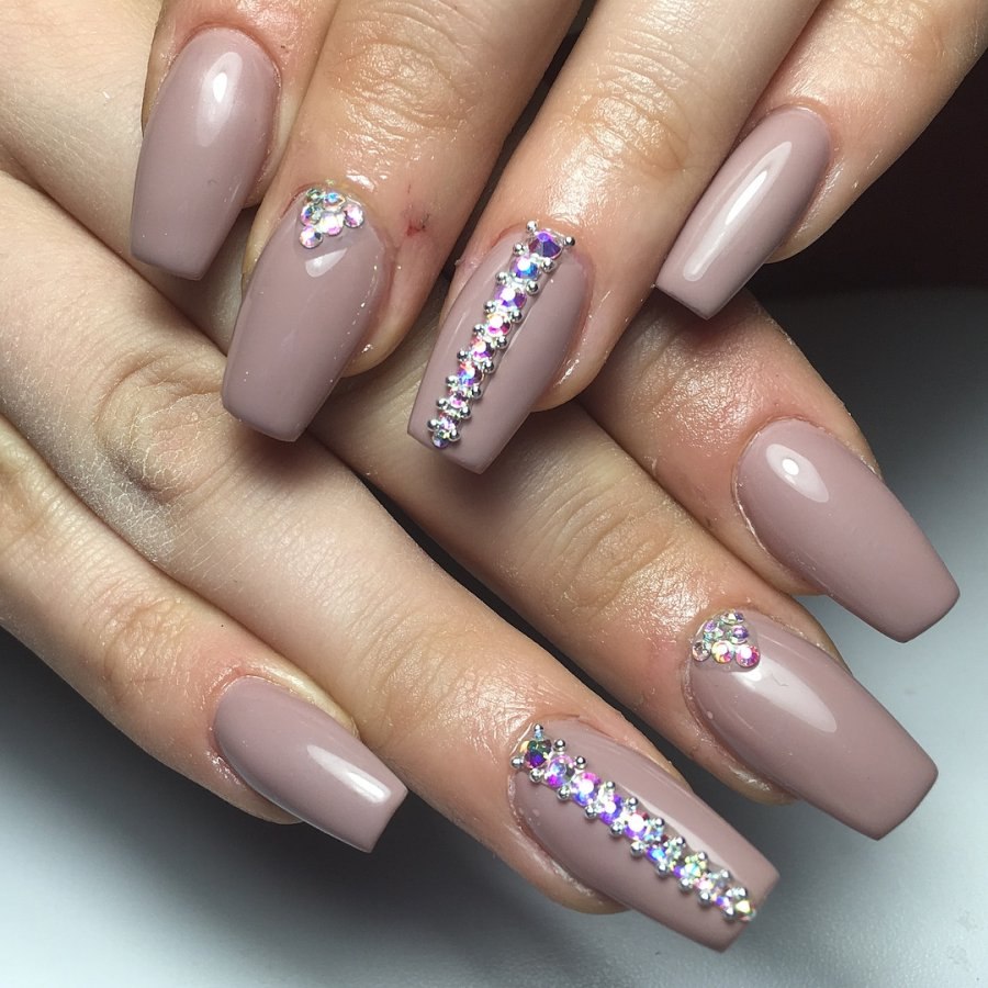 Красивое наращивание ногтей