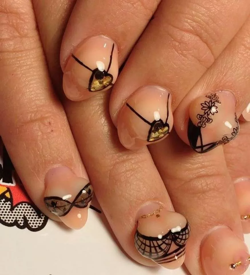 Оригинальный маникюр на короткие ногти