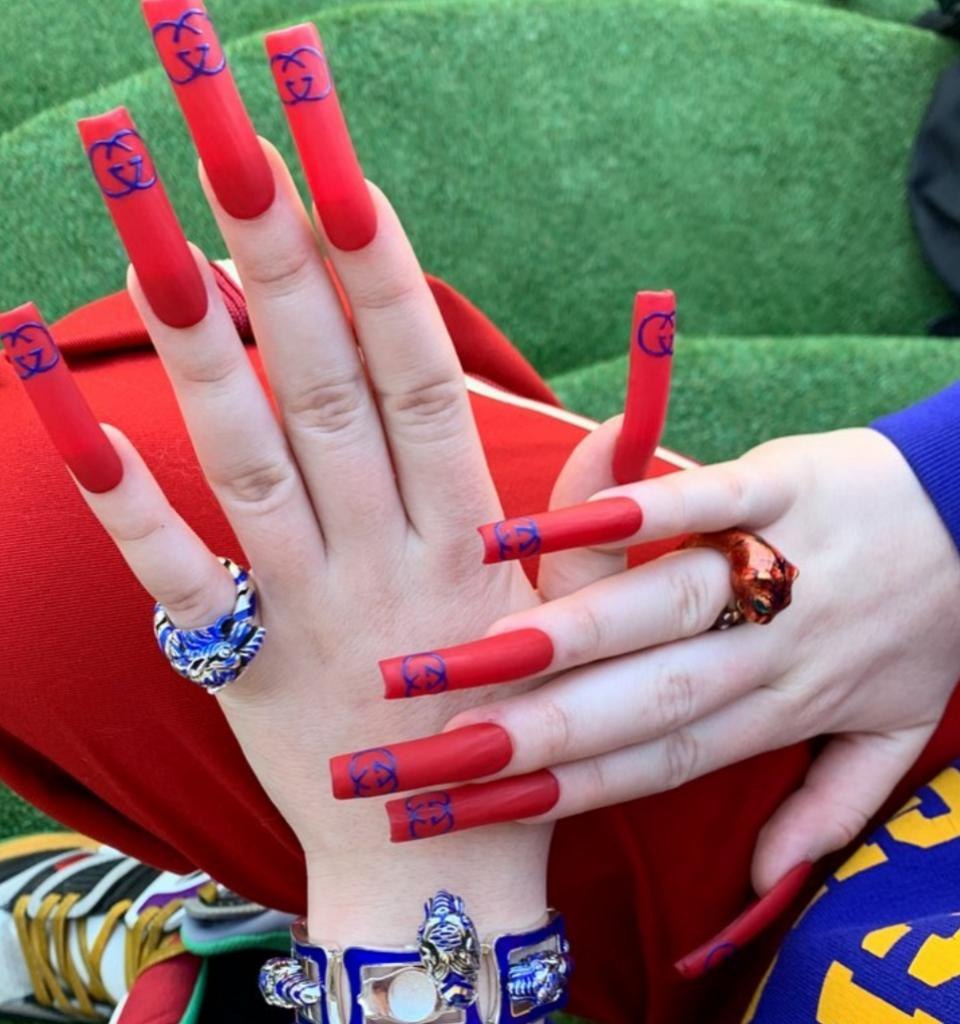 Маникюр Билли Айлиш