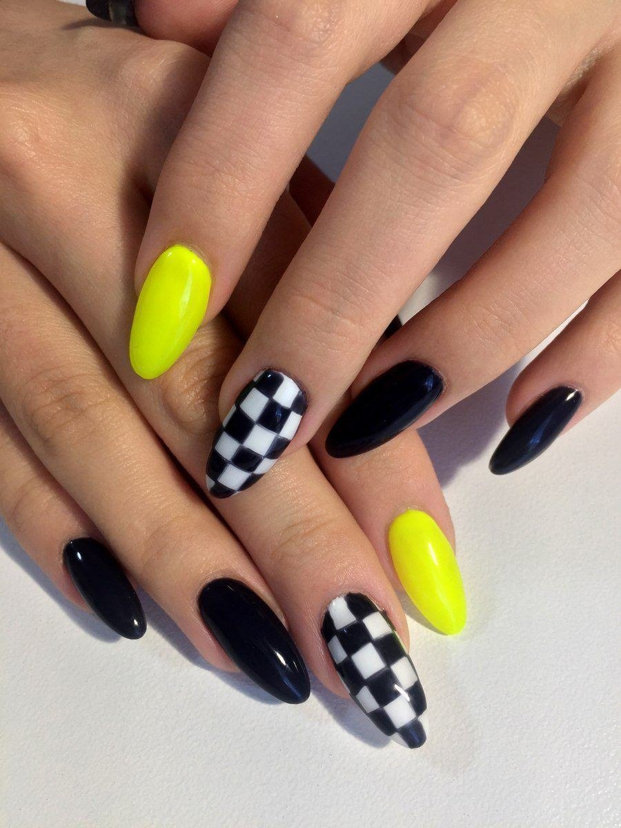 Ногти желтые с черным
