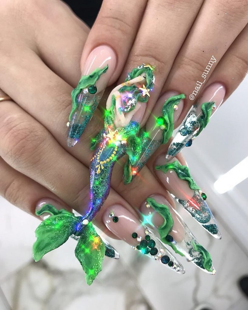 Нюдовый маникюр на длинные ногти миндаль