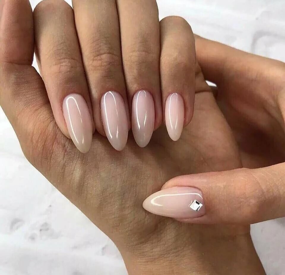 Нюдовый френч миндаль