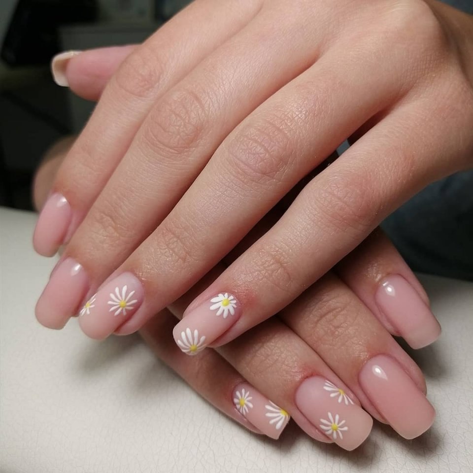 Кортеип квадратные ногти