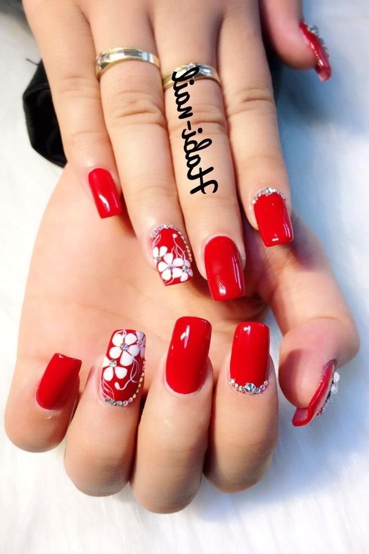 Маникюр красный с белым