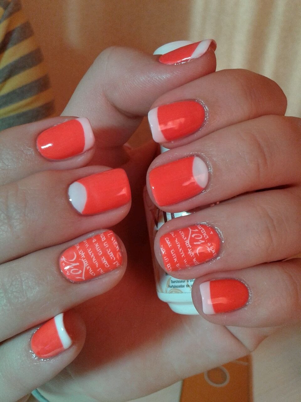 Ногти яркие красные с белым (78 фото)