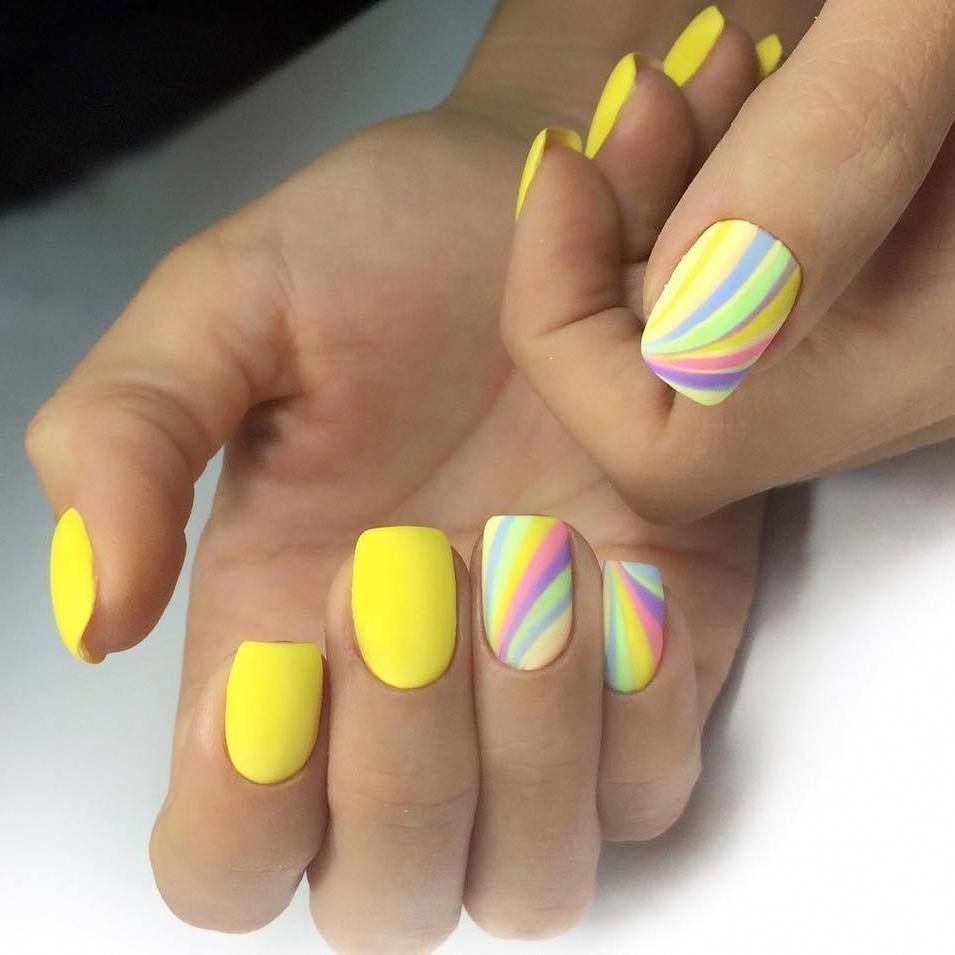 Розово желтый маникюр на короткие ногти