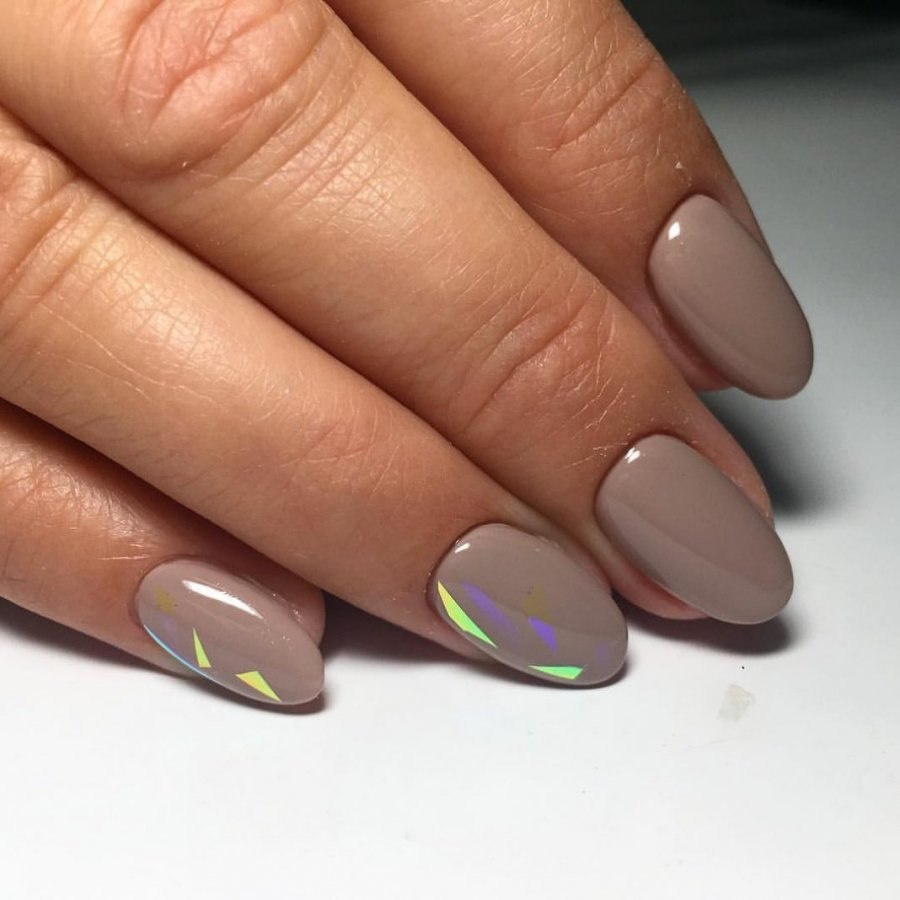 Ногти спокойных оттенков