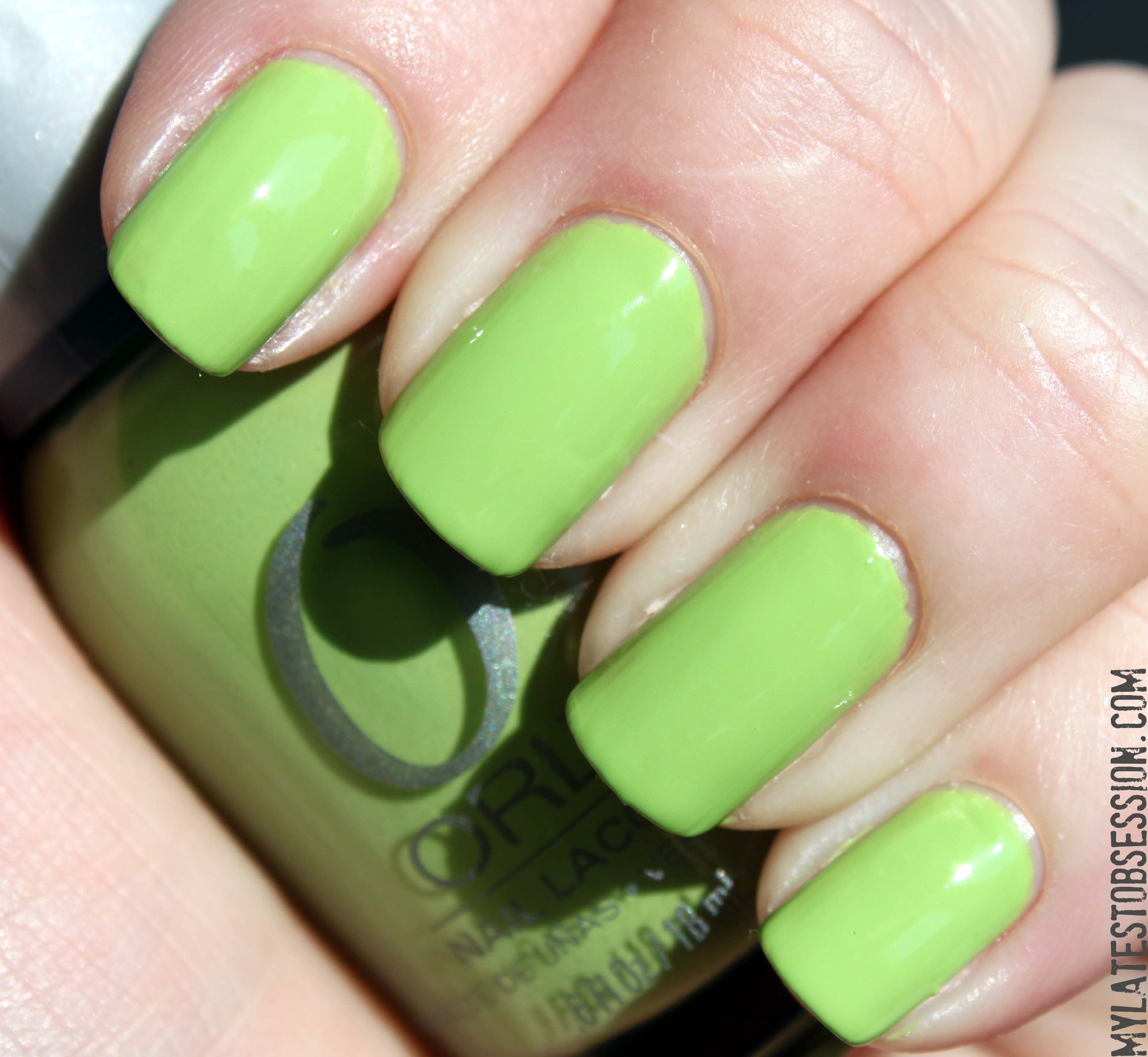 Молочно зеленый. Orly Green Apple. Маникюр молочный с салатовым. Светло зеленые ногти. Ногти цвет зеленое яблоко.