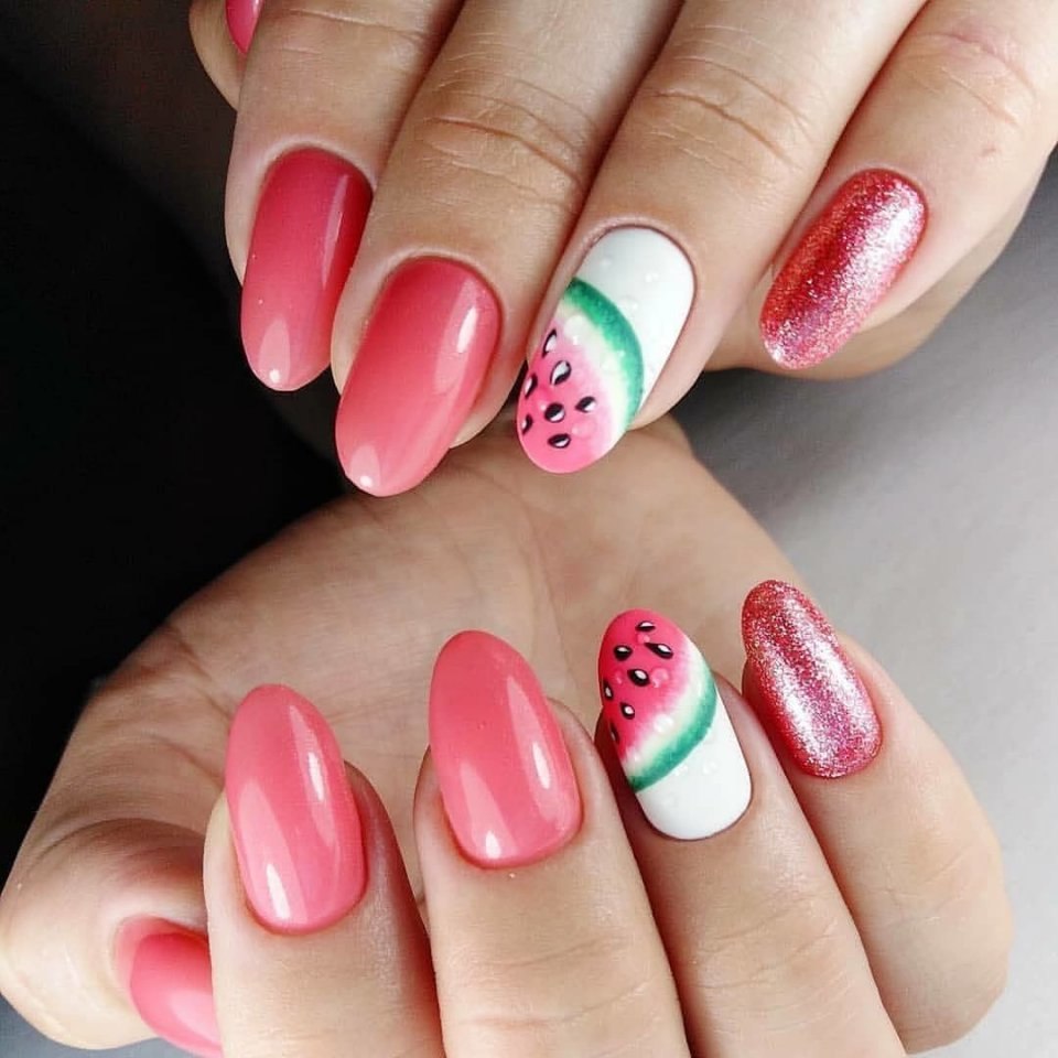 Маникюр с поталью