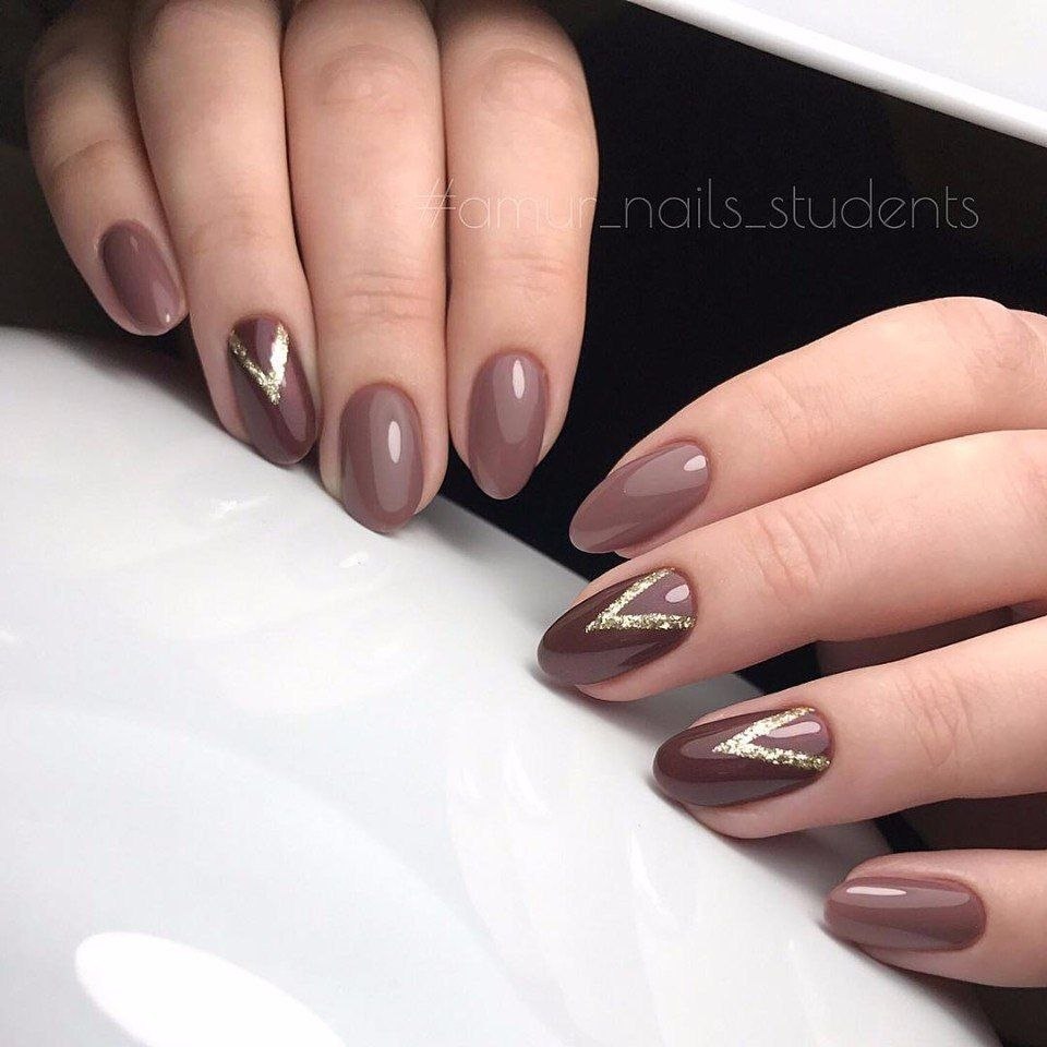 Маникюр с осенним акцентом