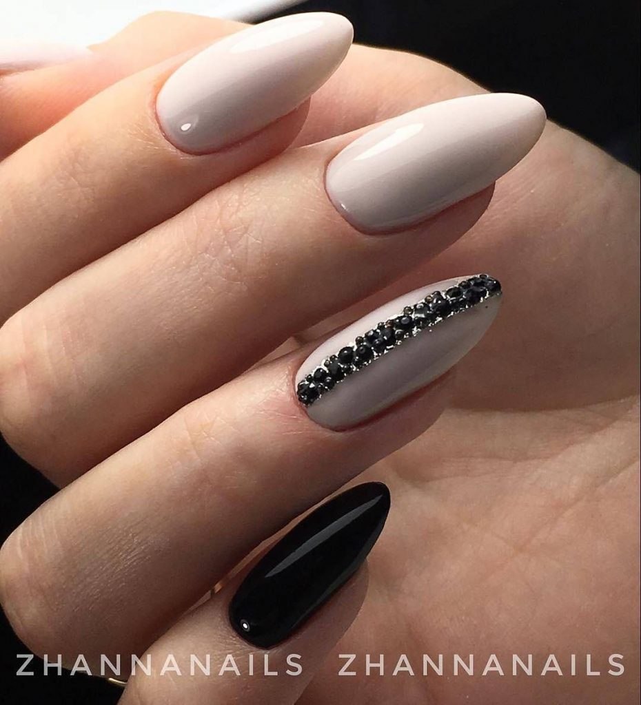 Молочный маникюр